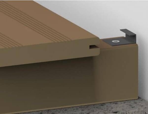 Bambus-Gartenmöbel mit klappbarem Tisch, langlebig und umweltfreundlich.