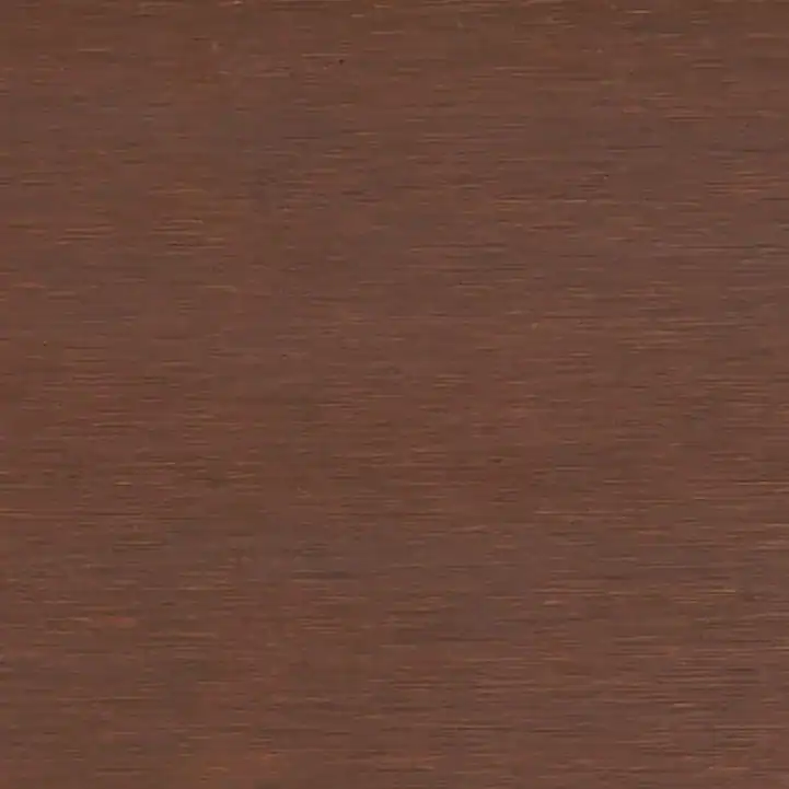 Holzoberfläche in warmem Braun, ideal für nachhaltige Möbel und Innenraumgestaltung.